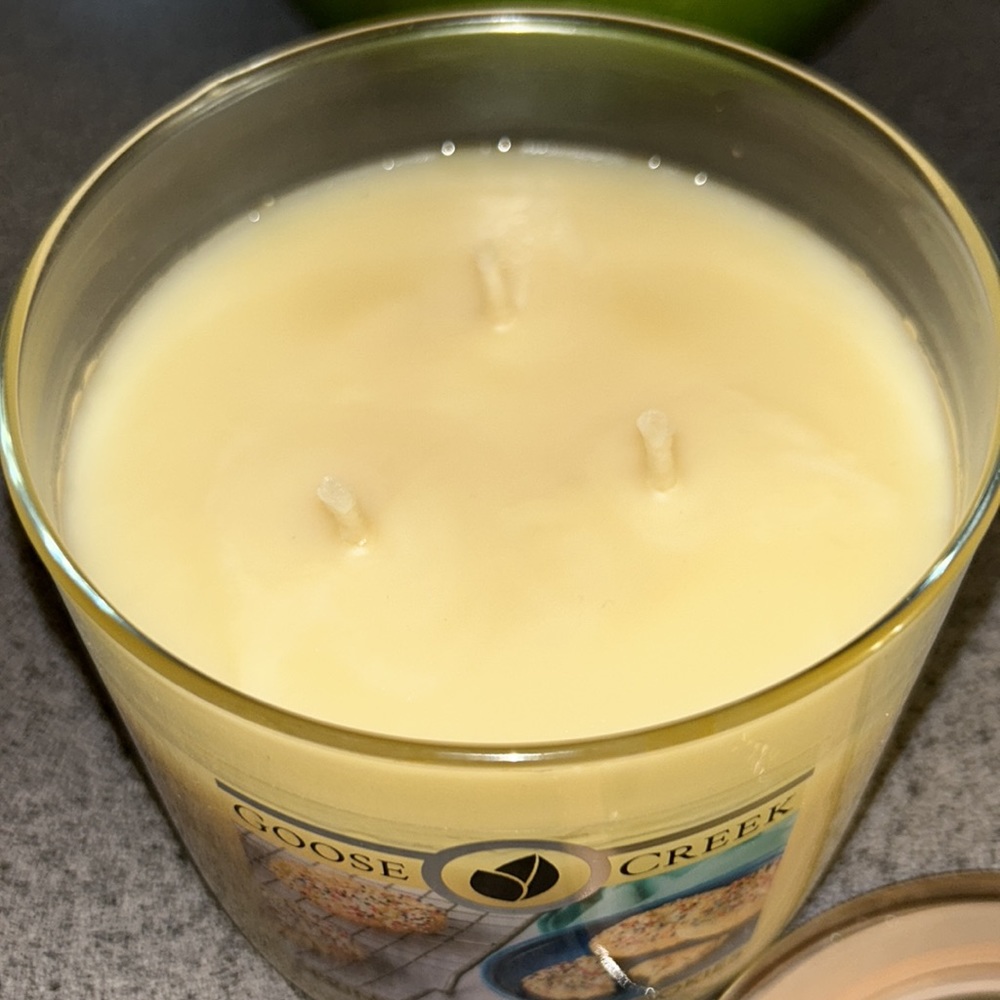 NWT Goose & Creek candle in sprinkles sugar cookies - Picture 6 of 7